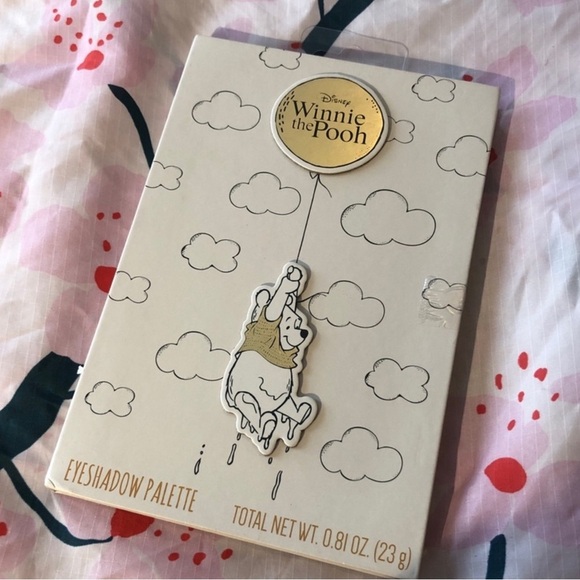 Winnie the Pooh Bundle -  Tote bag (NWOT) & Cup & 2 Pair Socks NWT & palette - Picture 10 of 13